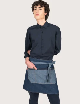 Grembiule in denim corto con inserti in eco pelle blu "Torres"